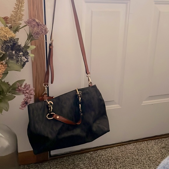 Michael Kors. Barely used. No scuffs or anything - Picture 2 of 4